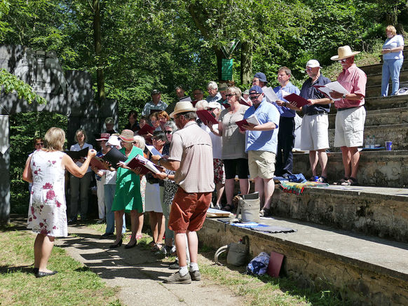 Festgottesdienst zum 1.000 Todestag des Heiligen Heimerads auf dem Hasunger Berg (Foto: Karl-Franz Thiede) Festgottesdienst zum 1.000 Todestag des Heiligen Heimerads auf dem Hasunger Berg (Foto: Karl-Franz Thiede)